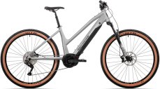 Rock Machine Torrent e70-29 B Easy Entry Gloss Silver/Black 2024 Průměr kol: 29", Velikost rámu: L, Výška jezdce: 175 - 195 cm: SKLADEM