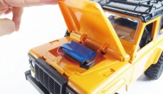 LAND ROVER Defender D90 1:12 žlutá