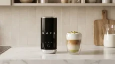 SMEG MFF02BLEU čierna / Penič mlieka / 500 W / Ohrev 180 ml / Napeňovanie 120 ml / 3 funkcie (MFF02BLEU)