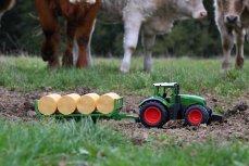 Traktor na dálkové ovládání 1:16 2.4GHz