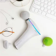 SKG F5-EN biela / masážna pištoľ / 3 úrovne intenzity / vymeniteľné hlavy / 1800mAh (1205050047)